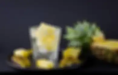 Mau Sensasi Soda Tapi Tetap Sehat? Bisa Minum AIr Nanas, nih!