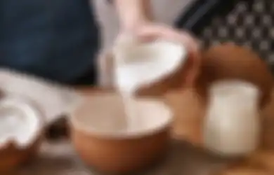 Emak-emak Bisa Bahagia Berjamaah, Begini Cara Mudah Bikin Santan Awet Berminggu-minggu, Wajib Coba!