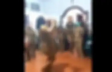Bersorak Sorai Ikuti Alunan Musik, Heboh Video Ibu-ibu Berpakaian PNS Joget Sambil Tenggak Minuman Keras Diduga di Rumah Kadis Kesehatan, Begini Reaksi Polisi