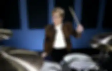 Nenek Ini Cover Drum 'What's My Age Again' Blink-182, Tantang Travis Barker Battle!