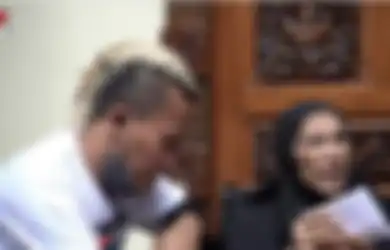 Foto Dorce Gamalama Terima Amplop Tebal dari Sule Tuai Komentar, Sikapnya ke Mantan Presiden Jadi Sorotan