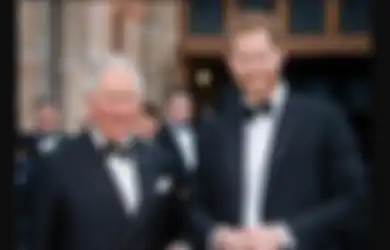Mengintip Foto Jadul Pangeran Charles Brewokan. Mirip Pangeran Harry?