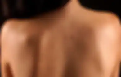 Ini 4 Penyebab yang Membuat Badan Kita Jadi Dipenuhi Jerawat. Hindari!