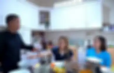 Makan Masakan Suami Umi Kalsum, Mata YouTuber Ini Sampai Melotot Saat Cicipi Hidangan Buatan Ayah Ayu Ting Ting: Bikin Orang Kaya