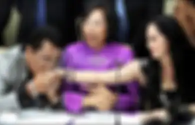 Foto Hotman Paris Cium Tangan Meriam Bellina Viral, Sang Artis Umpat Mantan Kekasih di TikTok