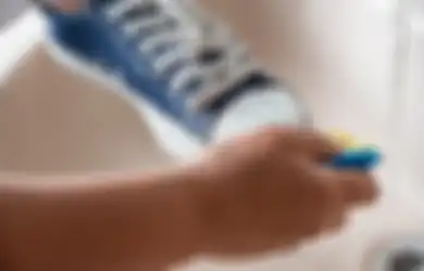 Pengin Sepatu Awet? Coba Terapkan 6 Cara dan Tips Ini Buat Merawatnya