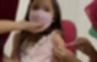 Foto Wajah Gempi Kaget Disuntik Vaksin Covid-19 Bikin Bangga Gisel, Netizen: Kok Nggak Dihabisin Nyuntiknya? 