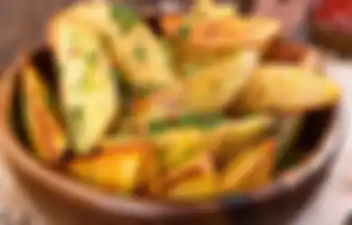 Resep Gampang Camilan Potato Wedges a la Cafe, Renyah dan Gurih!