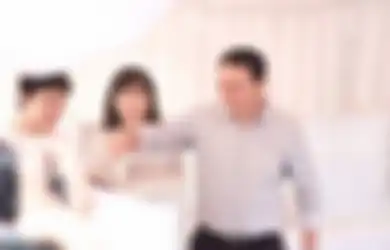 Keberadaan Veronica Tan Saat Wisuda Online Nicholas Sean Jadi Sorotan, Anak Ahok Pilih Pasang Wajah Sumringah Bareng Suami Puput Nastiti dan Sosok Wanita Ini