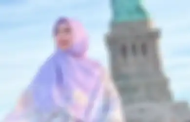 Artis Ini Sengaja Buat Pintu Rumah yang Bisa Muat Keluar Masuk Keranda, Alasannya...