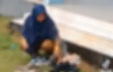 Viral Guru Bakar Sepatu Siswa Gegara Salah Memakai Warna Kaos Kaki yang Tak Sesuai Aturan