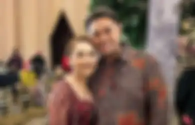 Gunakan Pakaian Serasi dengan Ayu Ting Ting, Ivan Gunawan Temani Sang Biduan di Pernikahan Adiknya, Ruben Onsu: Doa Terbaik Buat Ayu Igun