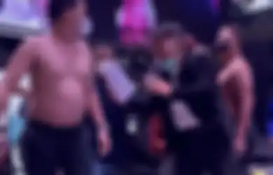 Emosi Dilempar Kaos Aldi Taher di Depan Hotman Paris, Tabiat Asli Vicky Prasetyo Dikuliti Ibunda Kalinda Oktarani, Foto Sang Gladiator Ramai Dibahas