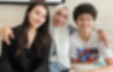 Anak Adjie Massaid Kebelet Foto Liburan di Bali, Angelina Sondakh Dicibir Gegara Pilih Hukuman Tambahan