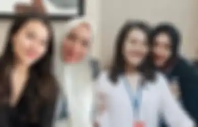 10 Tahun Gaptek Usai di Penjara, Aaliyah Massaid Langsung Ajari Ibu Sambungnya Main Instagram, Angelina Sondakh: Aku Belum Punya HP Guys