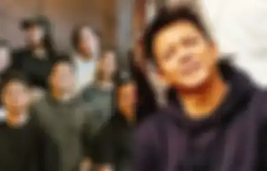 Ajak Anaknya Plesiran ke Paris, Begini Momen Lucu Kebersamaan Ariel Noah dan Alleia, Bergaya di Depan Menara Eiffel Malah Berkabut