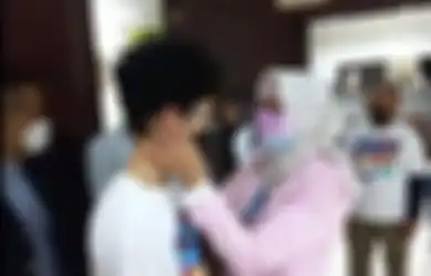'Bos Menjerumuskan Mu' Ayah Angelina Sondakh Ogah Kucilkan Anaknya Karena Jawaban Ini, Foto Istri Adjie Massaid Banjir Air Mata