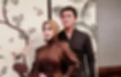 Lengket Bak Pengantin Baru, Kemesraan Syahrini dan Reino Barack Kala Karaokean Bareng Bikin Iri, Mantan Luna Maya Tak Henti-henti Ciumi Sang Istri, Aisyahrani: Romantis Pisan