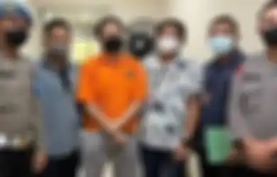Pantas Indra Kenz Lesu di Foto Bareng Polisi, Karyawan Crazy Rich Medan Nekat Lakukan Ini