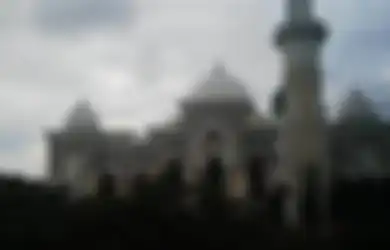 Arsitekturnya Bergaya Spanyol, Ini Sejarah Berdirinya Masjid Raya Makasar, Punya Al-Quran Raksasa Sebagai Daya Tarik
