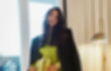 Alyssa Daguise Punya 5 Trik Tampil Stylish Pakai Blazer Hitam 