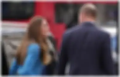 Dampingi Pangeran William, Kate Middleton Tampil Manis Bergaya Simpel dengan Outfit Biru