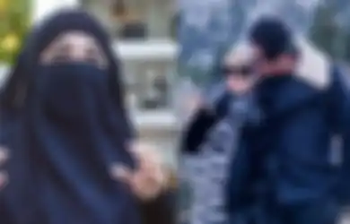 Mejeng di Singapura, Syahrini Langsung Dapat Komentar dari Umi Pipik, Balasan Istri Reino Barack Jadi Sorotan