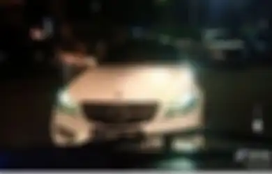 Tiba-tiba Pindah Lajur Tanpa Nyalakan Sein, Viral Video Mobil Mercy Halangi Ambulans Bawa Perempuan Hamil hingga Bodi Saling Serempet, Begini Kata Pihak Kepolisian