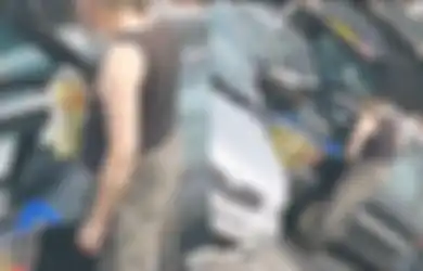 Di Luar Nalar! Emak-emak Lagi Pusing Mikir Harganya yang Selangit, Pria Ini Malah Santai Pakai Minyak Goreng untuk Pengganti Bensin Mobil 