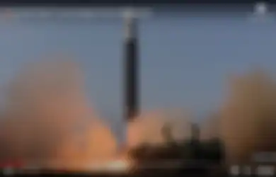 Peduli Setan dengan Sanksi dari Barat, Kim Jong-Un Tetap Uji Coba Rudal yang Mampu Bawa Hulu Ledak Nuklir Sampai ke Amerika, Langsung Berhasil Hancurkan Target