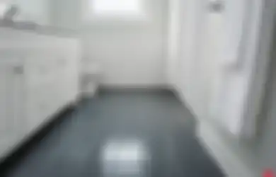 Manfaat Ajaib Menyiram Lantai di Kamar Mandi dengan Air Garam, Bikin Hewan Satu Ini Kabur Tak Kembali!