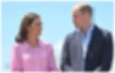Gaya Feminin Menawan Kate Middleton Pakai Dress Pink. Manis Abis!