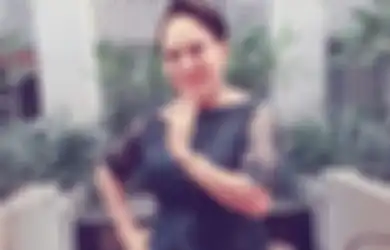 'Bagian Pipi Bengkak' Niat Hati Ingin Terlihat Cantik tapi Berujung Apes, Komedian Senior Ini Harus Jalani Operasi hingga 21 Kali untuk Buang Silikon yang Terlanjut Menyebar di Wajah