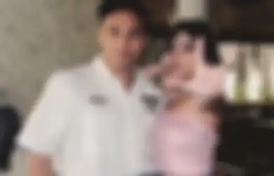 Dibanding-bandingkan dengan Taj Belleza, Livy Renata Banjir Hujatan Gegara Pose Begini dengan Jefri Nichol, Dinilai Kalah Jauh dari Putri Reuben Elishama