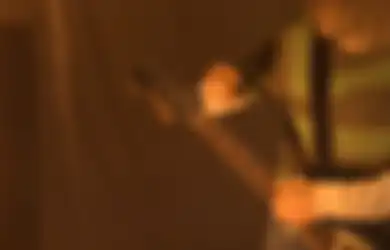 Lo Mau Gitar Kurt Cobain Video Klip 'Smells Like Teen Spirit'? Begini Cara Dapetinnya!