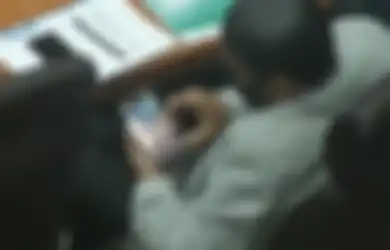 Foto Anggota DPR Nonton Video Syur Viral, Ini Rahasia Roy Suryo Bisa Langsung Dapat Namanya