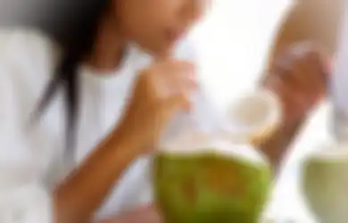 Ampuh! Begini Aturan Minum Air Kelapa untuk Meredakan Asam Lambung, Harus Dikonsumsi Sebanyak Ini Agar Manjur