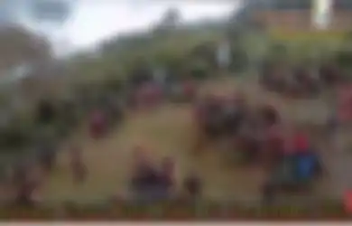 Ritual Ratusan Anggota KKB Papua di Tengah Hutan Jadi Berantakan, Kemunculan Sosok Ini Bikin Histeris Para Pemberontak yang Tenteng Senapan, Rekaman Videonya Sekarang Viral