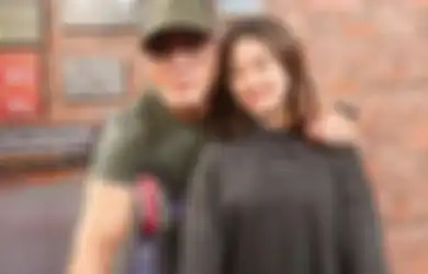 Chandrika Chika Kepergok Dielus-elus Sahabat Bos PS Store, Deddy Corbuzier Beri Respons Menohok, Foto Ayah Azka Dihujat