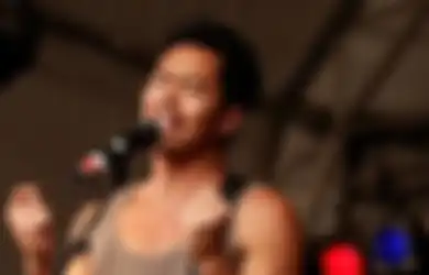 Sebelum NIKI dan Rich Brian, Dougy Mandagi Jadi Vokalis Rock Indonesia yang Pertama Tampil di Coachella