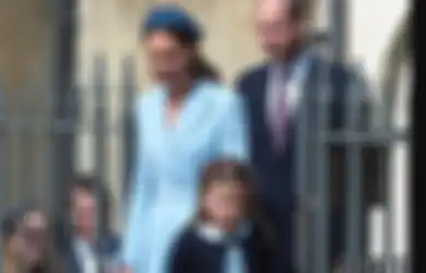Tampil Kompak Bernuansa Biru ala Kate Middleton dan Princess Charlotte