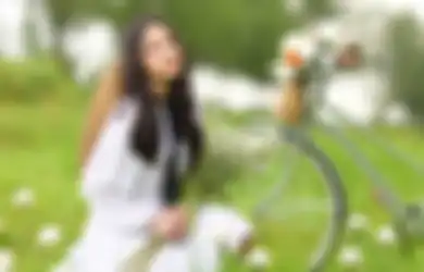 Anneth Delliecia Ajak Pendengar Untuk Selalu Memberikan Versi Terbaik Dari Diri Sendiri Lewat Album Perdananya