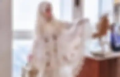 Butiknya Punya Pelayanan Firts Class, Mukena Dagangan Syahrini yang Bertabur Emas dan Swarovski Laris Manis Meski Harganya Jutaan Rupiah, Ini Tampilannya