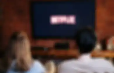 Mau Nobar Netflix Saat Lebaran? Coba Bersihkan Dulu Televisimu dengan Benar