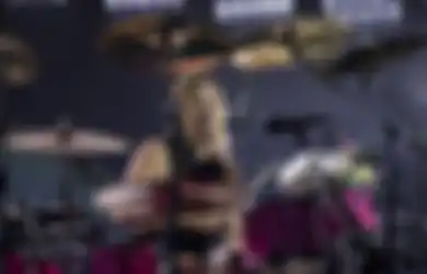 Mengenang Almarhum Taylor Hawkins, Ratusan Drummer Mainin 'Learn to Fly' Barengan