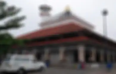 5 Pantangan Bagi Umat Islam Terpampang di Gapura, Ini Sejarah Masjid Sunan Ampel Surabaya, Ramai Dikunjungi Wisatawan Lokal Hingga Mancanegara di Akhir Bulan Puasa