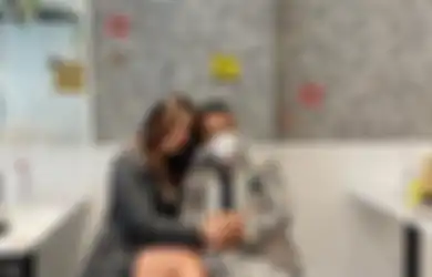 Kerap Dipegang-pegang Hingga Dipeluk, Ternyata Segini Gaji Aspri Hotman Paris, Nggak Semuanya Foto Seksi