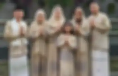 Kompak Pakai Seragam Lebaran Warna Krem, Ayu Ting Ting Akui Bahagia Bisa Rayakan Idul Fitri 2022 dengan Sosok Ini, Siapa?