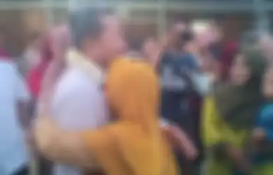 Dikalungi Bunga dan Disambut Bak Pejabat Negara Saat Mudik, Crazy Rich Grobogan Menangis Haru, Joko Suranto: Saya Melihat Kebahagiaan di Mata Warga