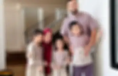Padahal Bisnisnya Berceceran Usai Angkat Kaki dari Dunia Hiburan, Shireen Sungkar Justru Curhat Terpaksa Antar Adam Sekolah Jalan Kaki Gegara Hal Ini, Netizen: Surga di Bawah Telapak Kaki Mami